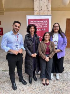 La vicerrectora de Estudiantes, Rosario Hernández, y Gabriel Suárez, Carla Sosa y Natalia Nogales, del Consejo de Estudiantes de la ULL