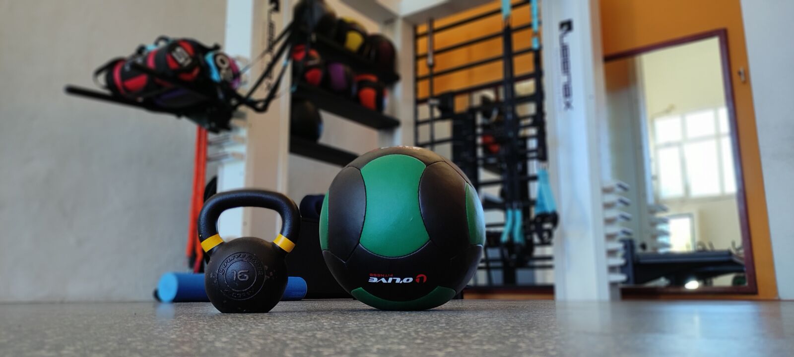 Entrenamiento funcional. Balón medicinal y ketbell-min